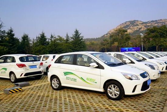 新能源电动汽车，未来出行的绿色新篇章