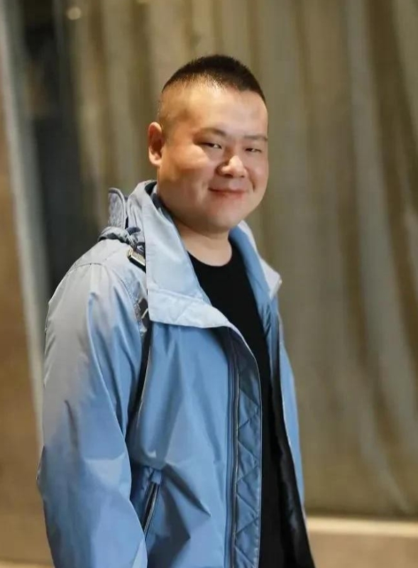 岳云鹏秋裤门事件，笑料背后的温暖与反思岳云鹏秋冬穿搭