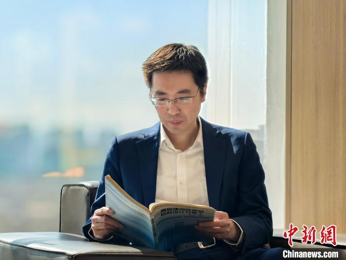 澳门正版资料免费大全版门，揭开网络赌博的灰色地带澳门正版资料免费大全2021年曾是工程师