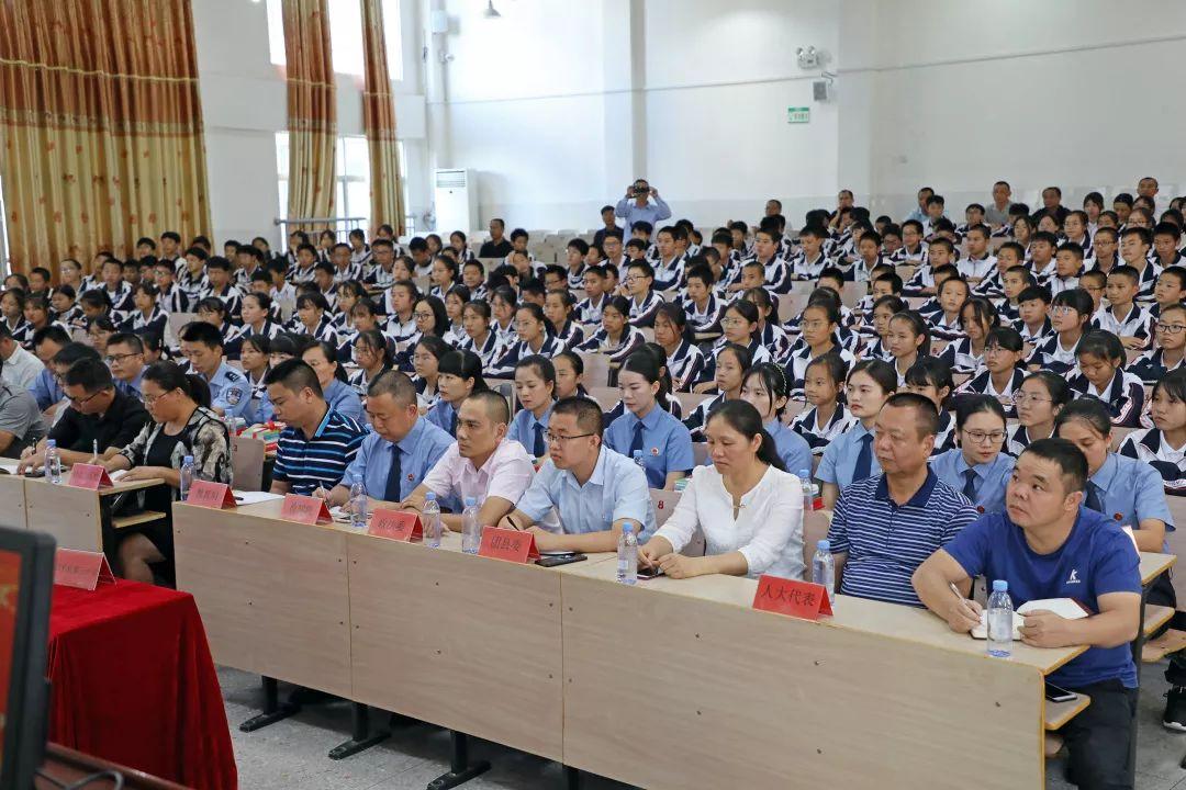 蓝姐三中三大奖论坛，揭秘彩票中的智慧与策略蓝姐三中三论坛精准资料大全传真工作资料电脑知